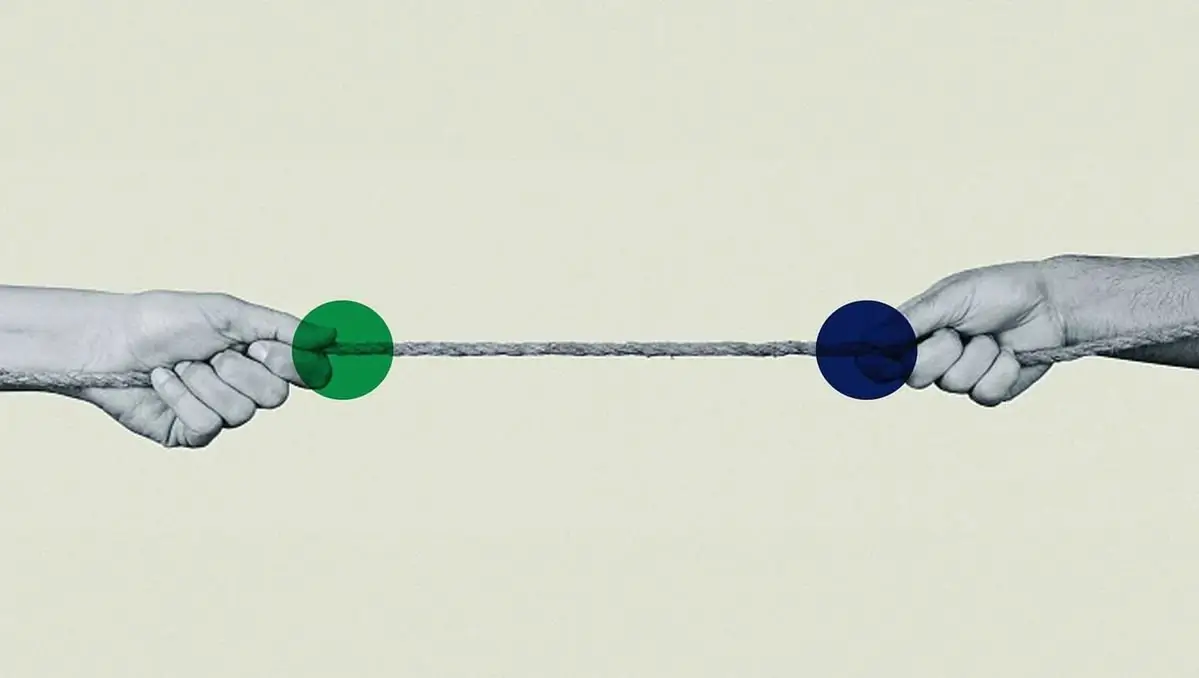 Illustration representing a personalised REBT coaching approach showing two hands pulling a rope taut in a game of tug-of-war, with green and blue dots on the rope